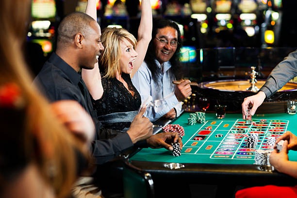 erek2 94 mobile app interface showing live football matches and casino games